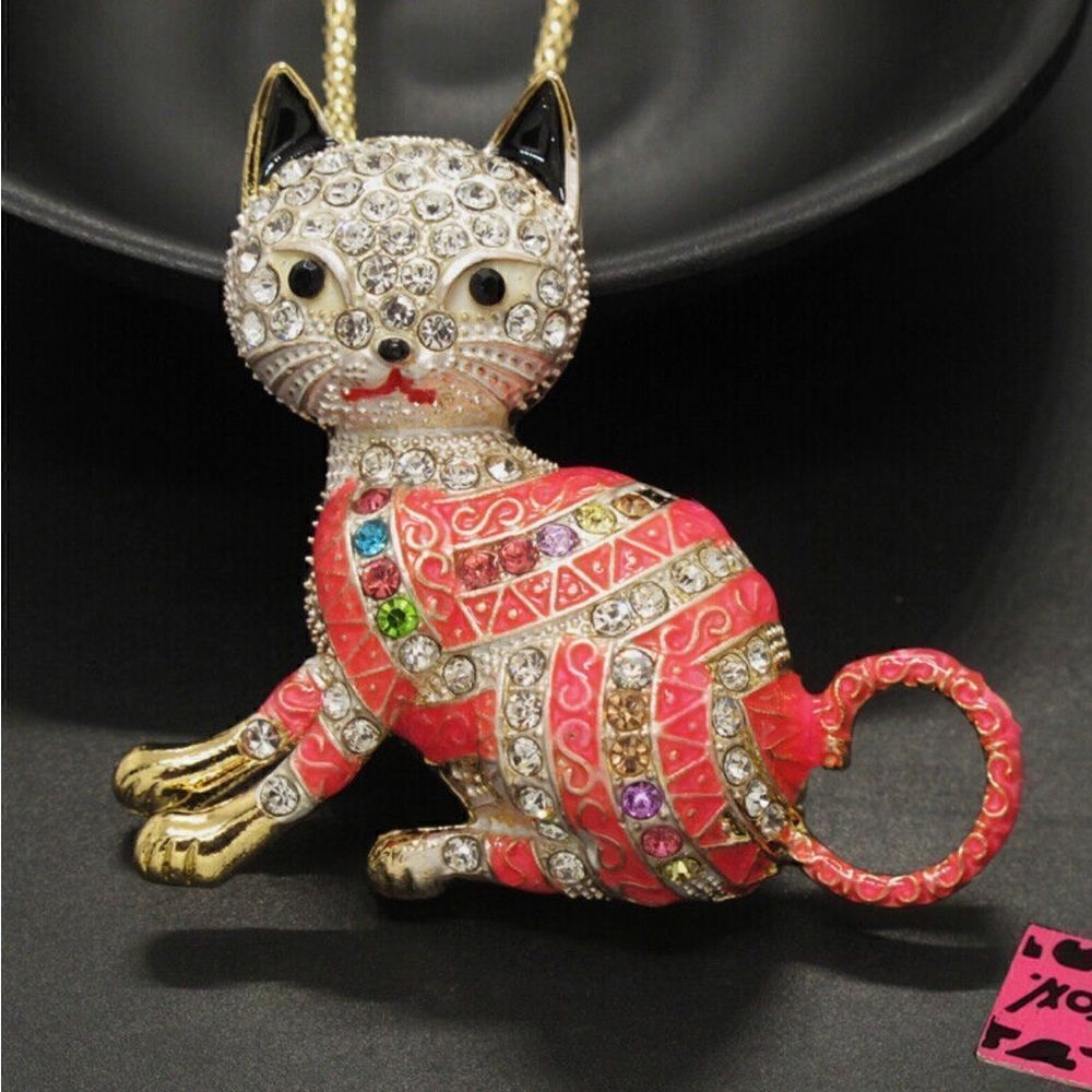 🐱 Betsey Johnson stunning crystal kitty cat necklace 🐱